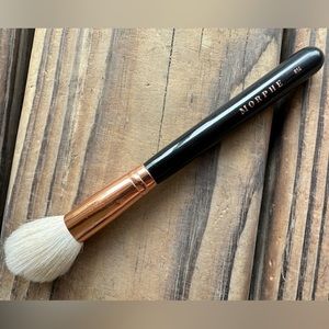 Morphe R14 round contour brush